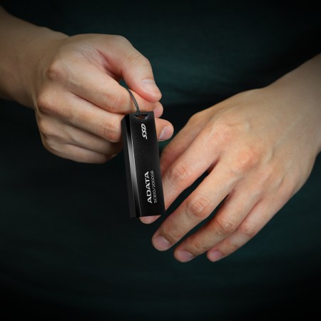 1TB ADATA külső SSD meghajtó SC610 fekete-piros (SC610-1000G-CBK/RD)