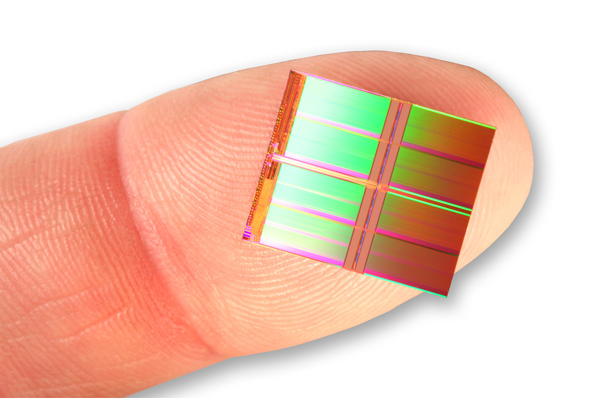 Intel SSD: 2 cm²-es chipen 1 TB
